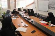 بررسی پیش نویس شیوه نامه استقرار فرایند ترجمان دانش در جلسه کمیته ترجمان دانش دانشکده پرستاری و مامایی دانشگاه علوم پزشکی تهران