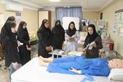 برگزاری کلاس‌های عملی درس اصول و مهارت‌های پرستاری دانشجویان نوورود در مرکز مهارت‌های بالینی دانشکده پرستاری و مامایی دانشگاه علوم پزشکی تهران