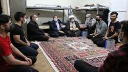 گفت و شنود صمیمانه رئیس دانشکده پرستاری و مامایی با دانشجویان مقیم خوابگاه سمیه در آستانه شب یلدای فاطمی (س)