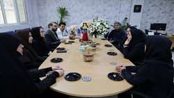 دیدار مسئولان دانشکده پرستاری و مامایی با مدیر پرستاری بیمارستان فارابی در پی شهادت چهار تن از اعضای خانواده ایشان