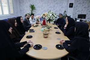 دیدار مسئولان دانشکده پرستاری و مامایی با مدیر پرستاری بیمارستان فارابی در پی شهادت چهار تن از اعضای خانواده ایشان