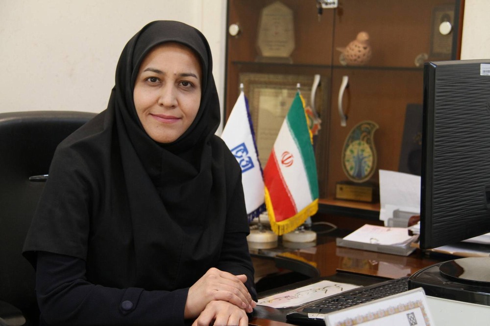  تقدیر معاون درمان دانشگاه علوم پزشکی تهران از دکتر مریم دامغانیان بعنوان یکی از متولیان سلامت مادران و نوزادان 